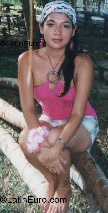 Date this pretty Honduras girl Erika Yessenia from Puerto Cortes HN1396