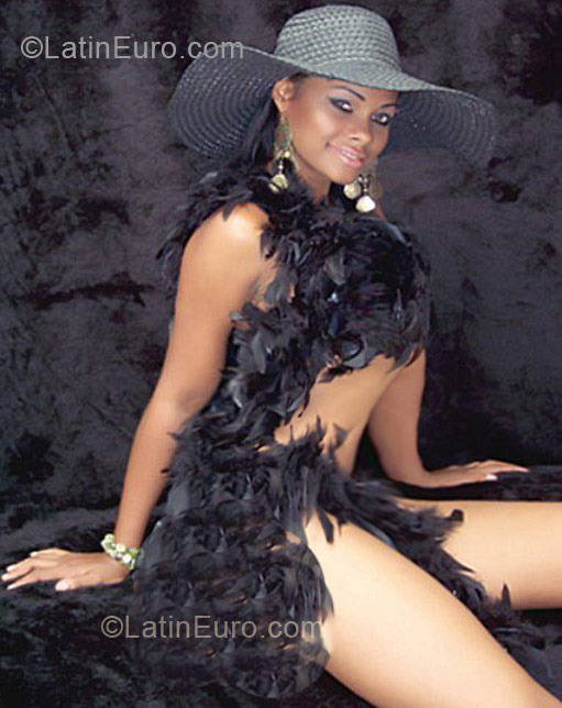 Date this voluptuous Dominican Republic girl Katherin from Santo Domingo DO19872