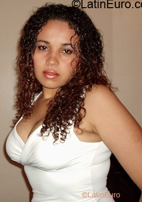 Date this happy Brazil girl Elaine from Sao Paulo BR9303