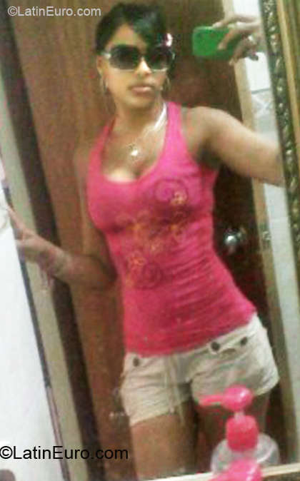 Date this foxy Dominican Republic girl Yinette from Santo Domingo DO17422