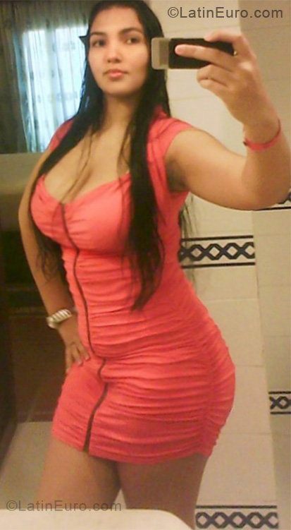 Date this nice looking Dominican Republic girl Amanda from Santo Domingo DO24262