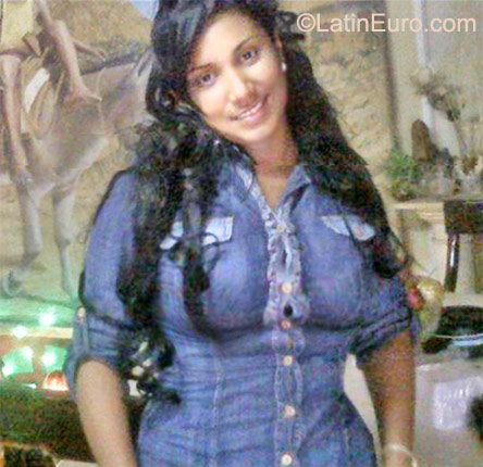 Date this cute Colombia girl Vanessa from Cartagena CO11225