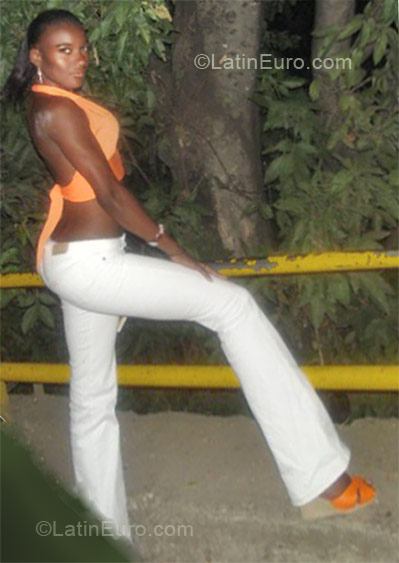 Date this pretty Colombia girl Erika from Cali CO11199
