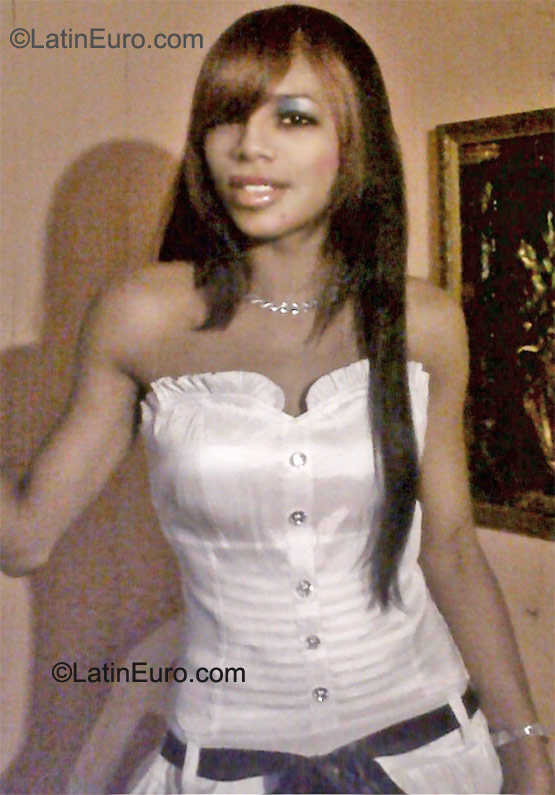 Date this charming Dominican Republic girl Deyanira from Santo Domingo DO10249