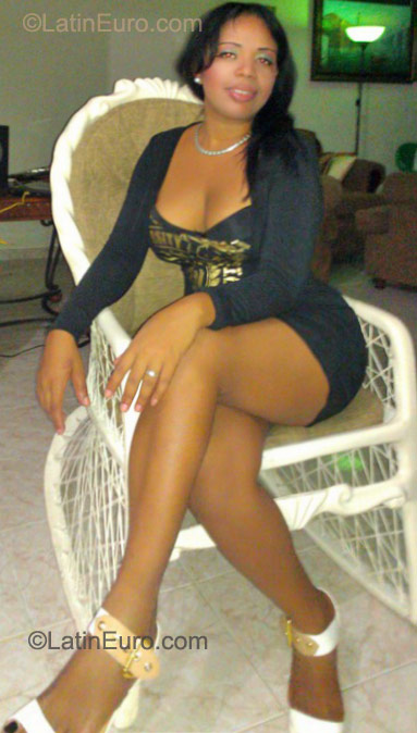 Date this good-looking Dominican Republic girl Virginia from Santo Domingo DO19030