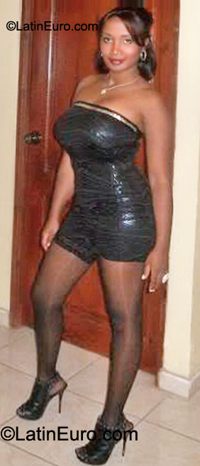 Date this lovely Dominican Republic girl Claudia from Santo Domingo DO20089
