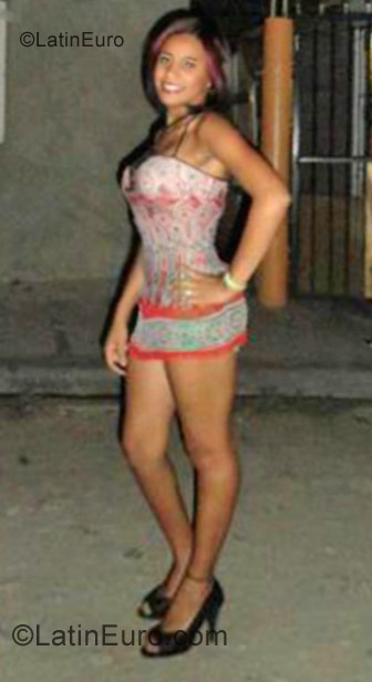 Date this nice looking Dominican Republic girl Andriey from Santiago DO25387