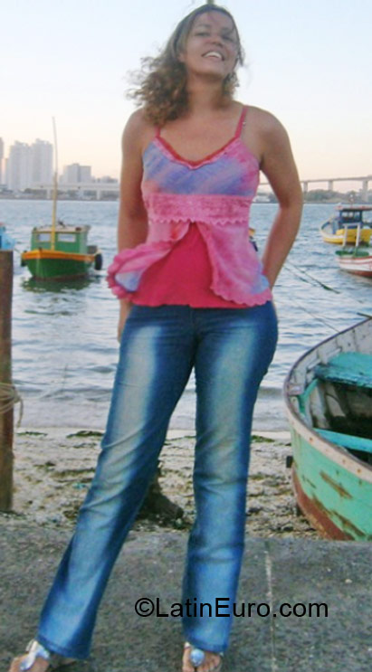 Date this good-looking Brazil girl Flavia from Vitoria BR8239