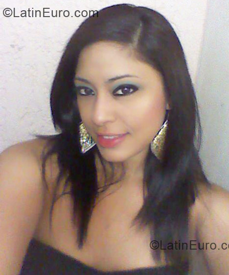 Date this sensual Mexico girl Janine02 from Cancun MX703