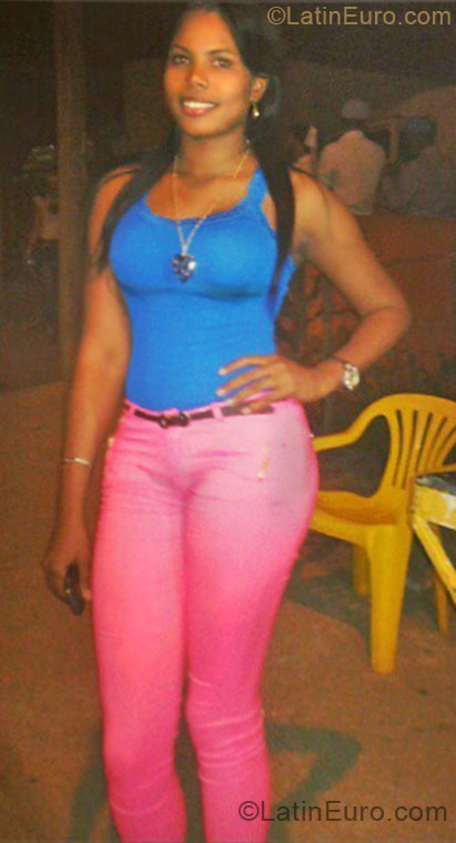 Date this young Dominican Republic girl Glenis from Santiago DO11109