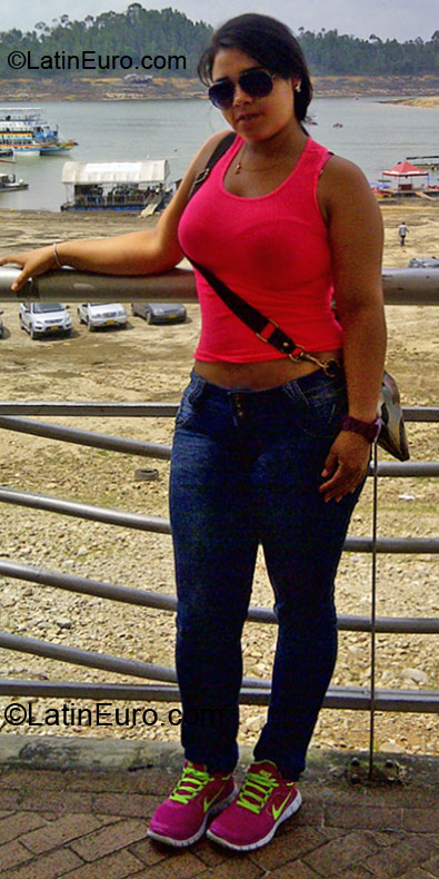 Date this hard body Colombia girl Lizeth from Cali CO10351