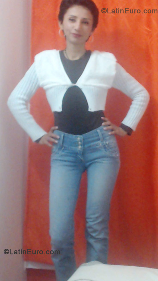 Date this charming Colombia girl Zaida from Bogota CO10401