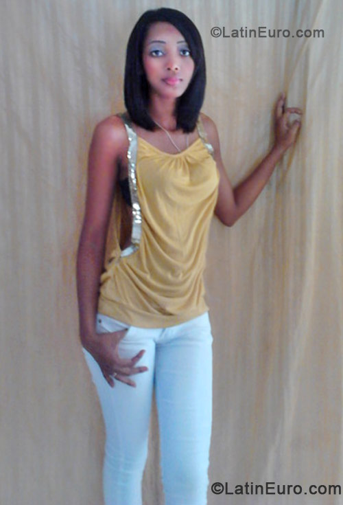 Date this funny Dominican Republic girl Jazmin from Santo Domingo DO11349