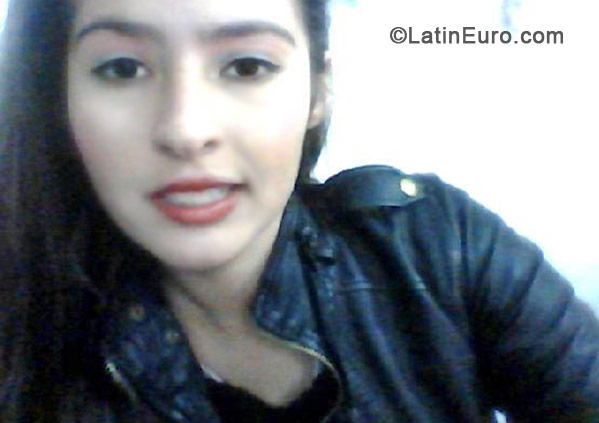 Date this happy Colombia girl Alejandra from Cucuta CO10559