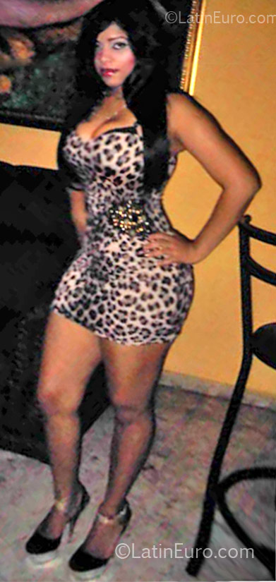 Date this gorgeous Dominican Republic girl Violeta from Santo Domingo DO11572