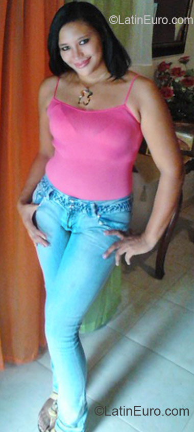 Date this exotic Dominican Republic girl Sany from Santo Domingo DO11722