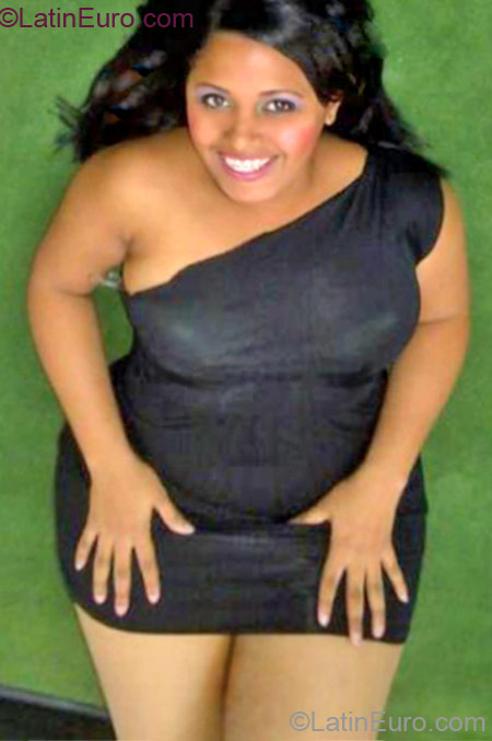 Date this happy Dominican Republic girl Daysha from Santo Domingo DO12000