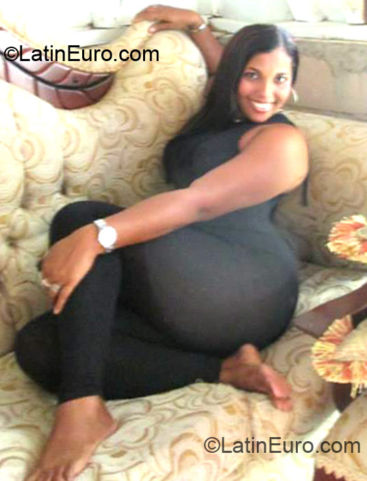 Date this nice looking Dominican Republic girl Glenni from Santiago DO12020