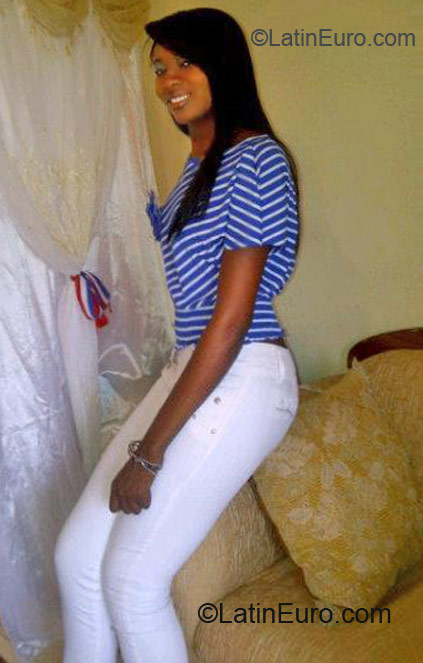 Date this nice looking Dominican Republic girl Miguelina from Santo Domingo DO12105