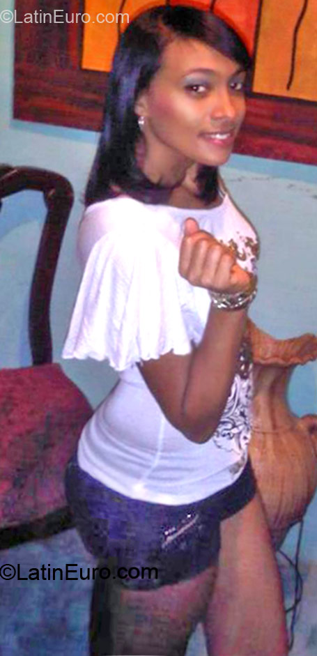 Date this lovely Dominican Republic girl Gissy from Santo Domingo DO12179
