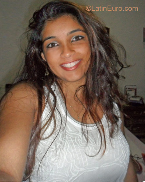 Date this athletic Brazil girl Aurelia from Goiania BR7078