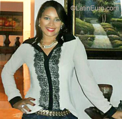 Date this good-looking Dominican Republic girl Estefani from Santo Domingo DO12270