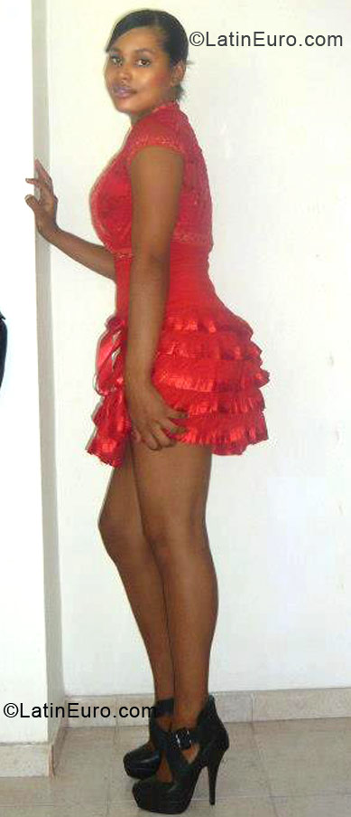 Date this attractive Dominican Republic girl Andy nairoby from Barahona DO12361