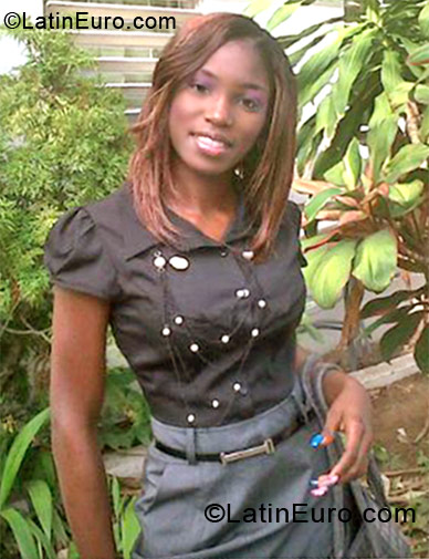 Date this fun Jamaica girl Vestana from Kingston JM877