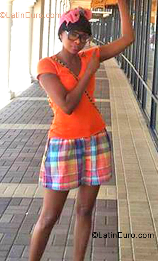 Date this attractive Jamaica girl Donna-Lee from Falmouth JM854