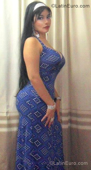Date this nice looking Colombia girl Jenni from Medellin CO11445