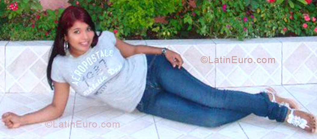 Date this young Dominican Republic girl Nicol27 from La Romana DO12734