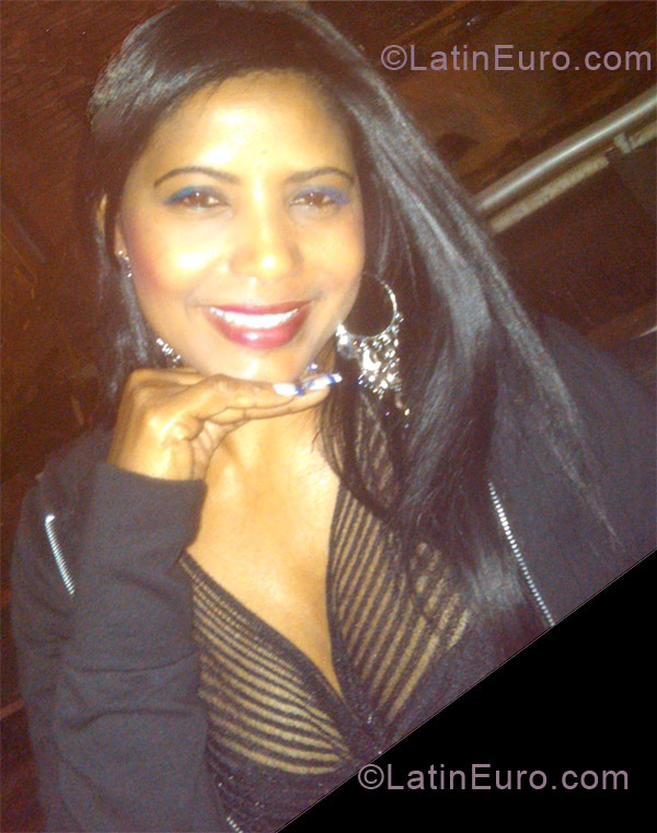 Date this good-looking Dominican Republic girl Ingrid from Santiago DO19388