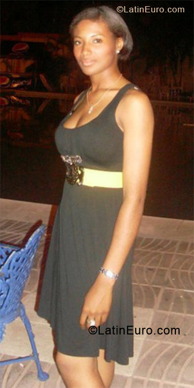 Date this voluptuous Dominican Republic girl Dey from Santo Domingo DO12901