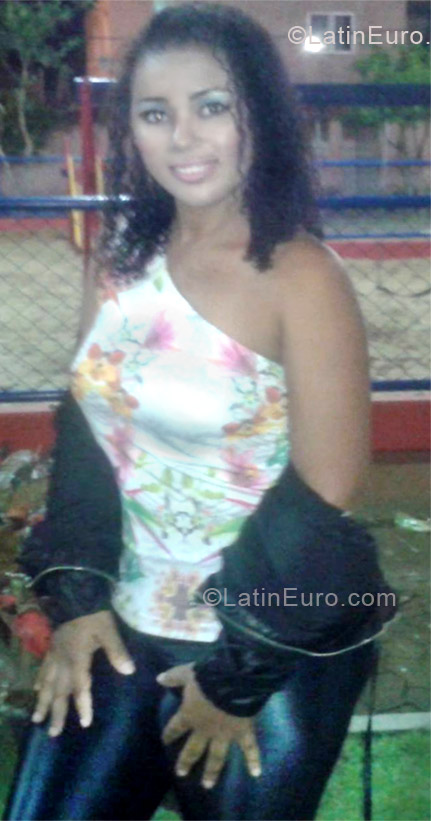 Date this charming Brazil girl Graziane from villa Velha BR7201