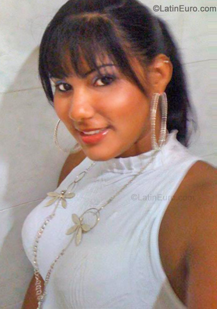 Date this young Dominican Republic girl Mabel from La Vega DO16079