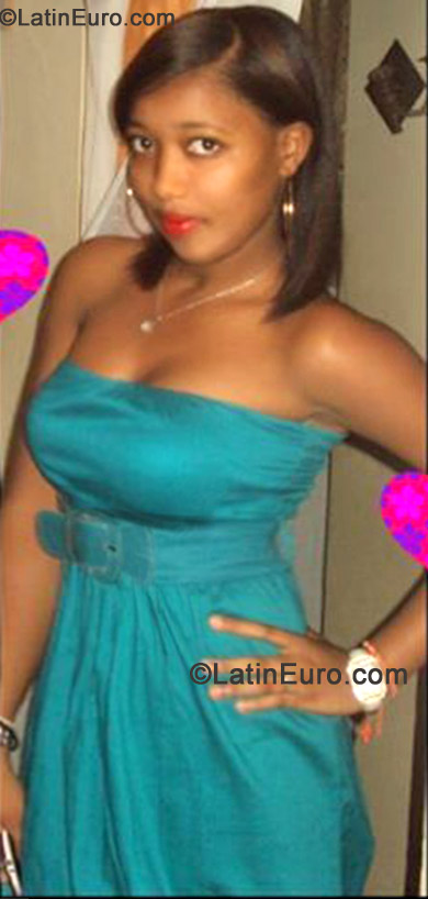 Date this happy Dominican Republic girl Yeimy from Santiago DO13264