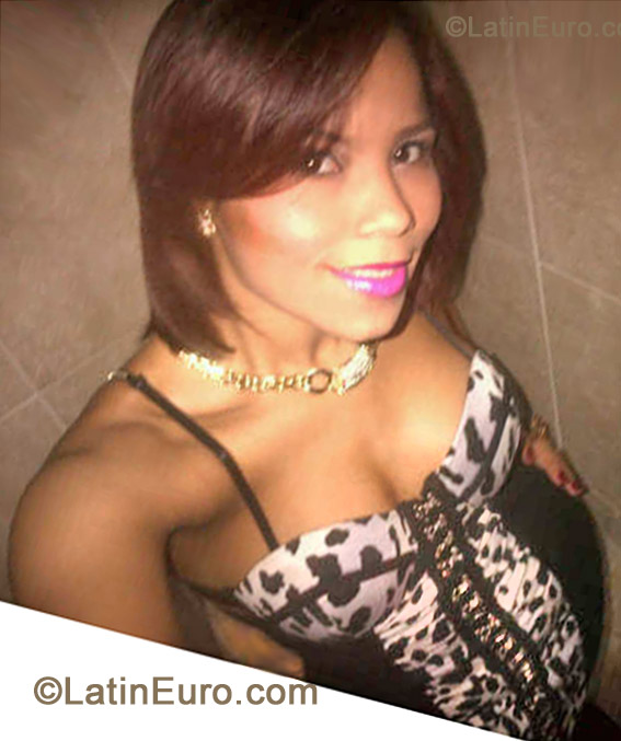 Date this gorgeous Dominican Republic girl Claritza from Santo Domingo DO13255