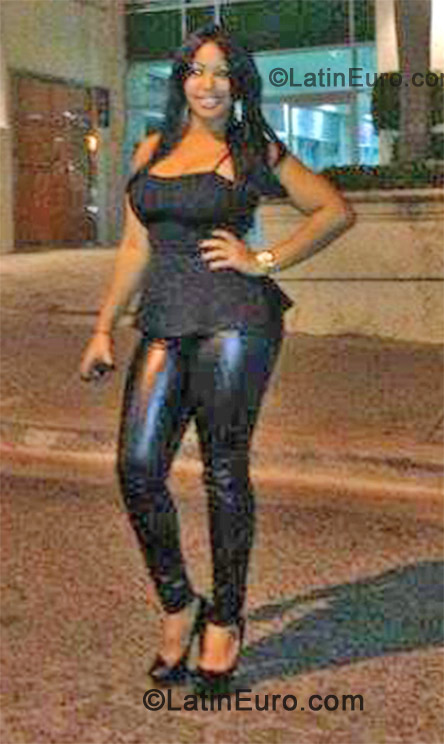 Date this sensual Dominican Republic girl Alina from Santiago DO21877
