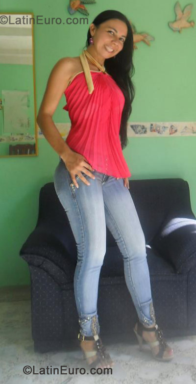 Date this attractive Colombia girl Maribel from Cali CO11743