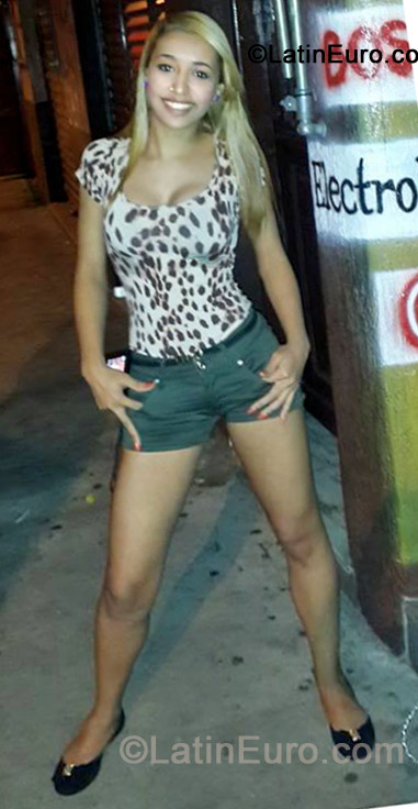 Date this attractive Brazil girl Fabiola from Sao Paulo BR7300