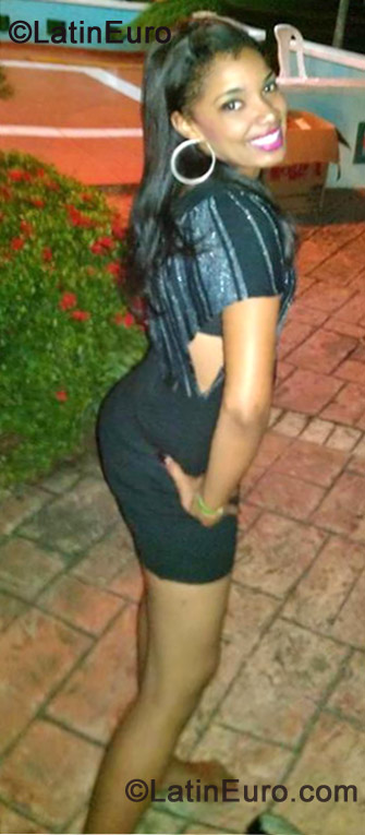 Date this stunning Dominican Republic girl Marline from Santo Domingo DO13531