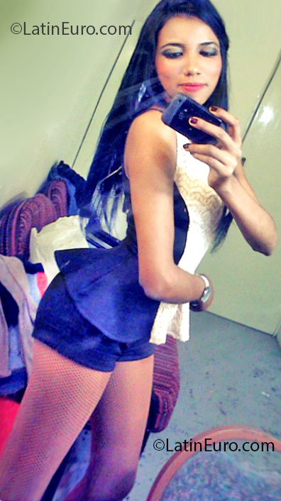 Date this attractive Dominican Republic girl Karina from Santo Domingo DO14178
