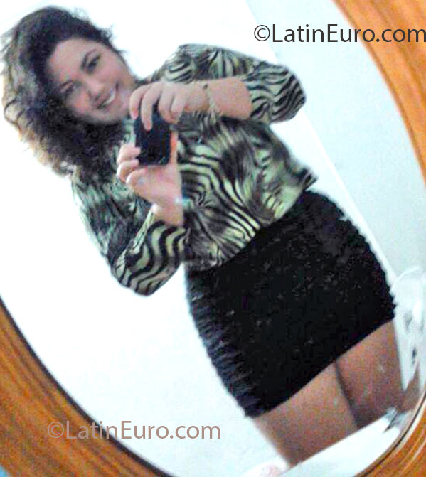 Date this voluptuous Portugal girl Thaysa from Lagos PT58