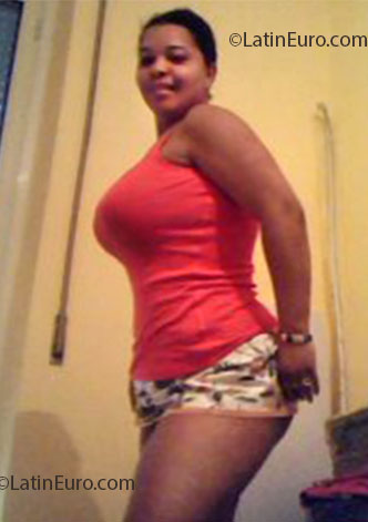 Date this nice looking Dominican Republic girl Kenia from Bonao DO14262