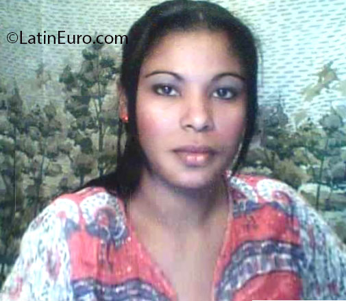 Date this nice looking Brazil girl Ana Angelica from Uberaba BR7456