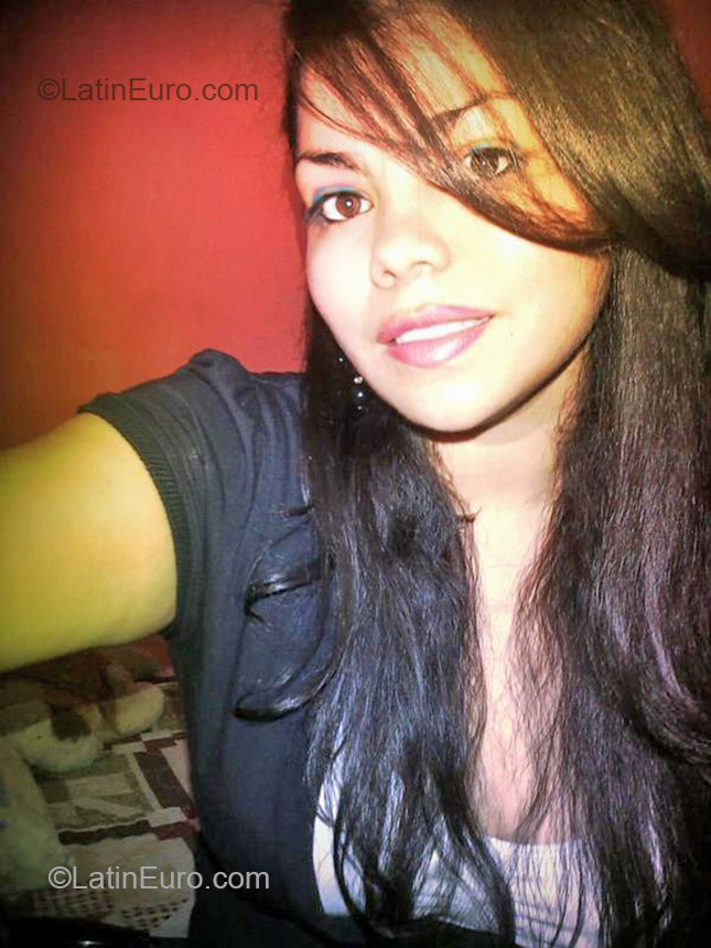 Date this good-looking Honduras girl Lesly from San Pedro Sula HN1242
