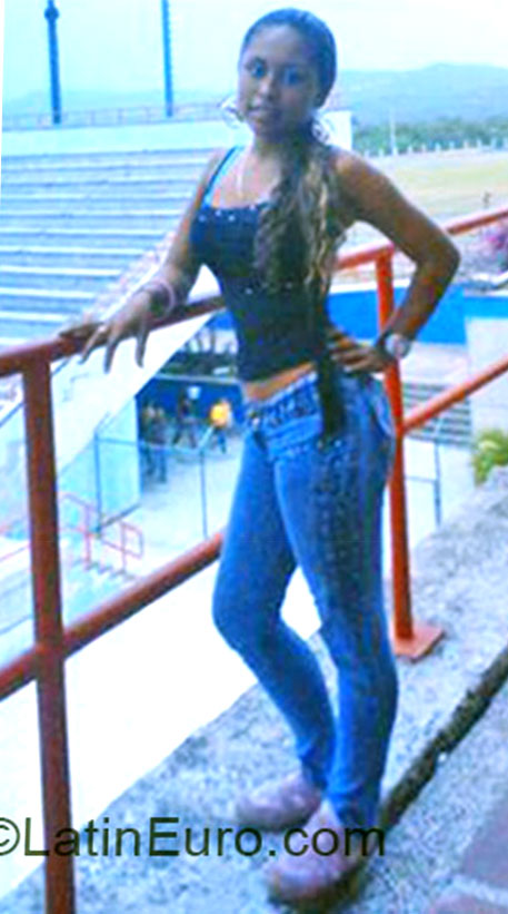 Date this delightful Colombia girl Yulli Paulin from Barranquilla CO12523