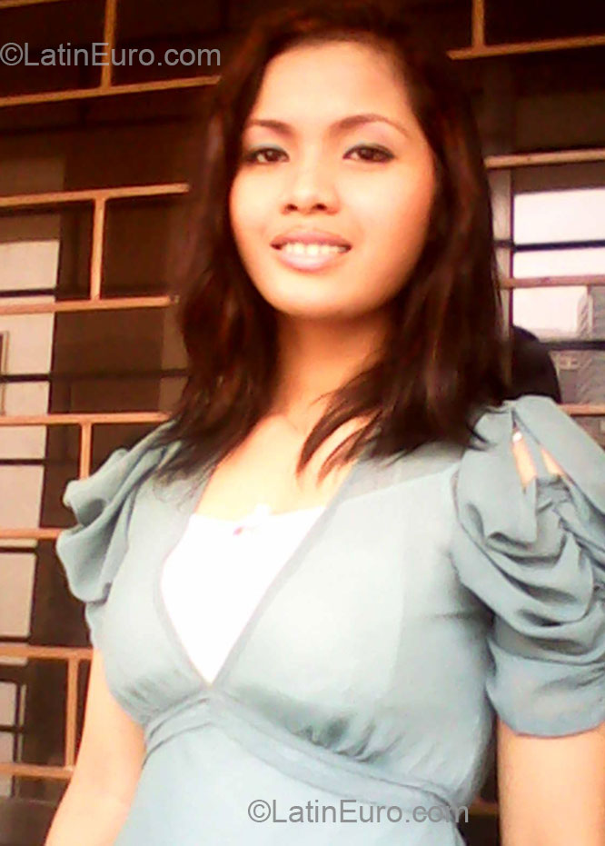 Date this nice looking Philippines girl Gie from Manila PH552