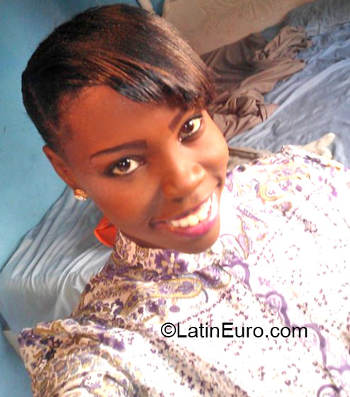 Date this attractive Jamaica girl Dedra from Kingston JM1081