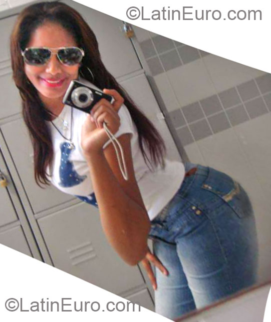 Date this passionate Brazil girl Rafaela from Cariacica BR7582